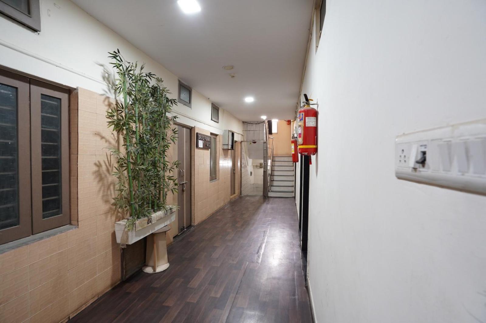 Hotel Sai Inn, Ahmedabad Airport Exterior foto